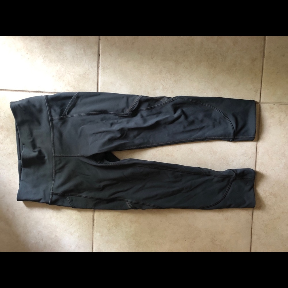 Lululemon Cropped Leggings. Charcoal Grey - size 2